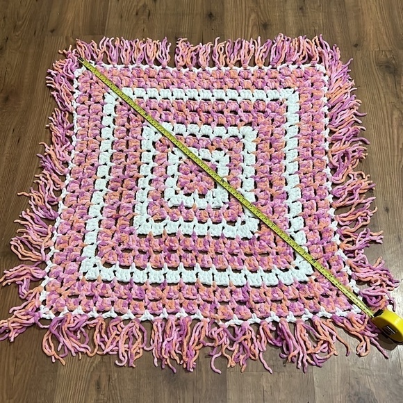 Vintage soft baby blanket crocheted - Picture 2 of 3